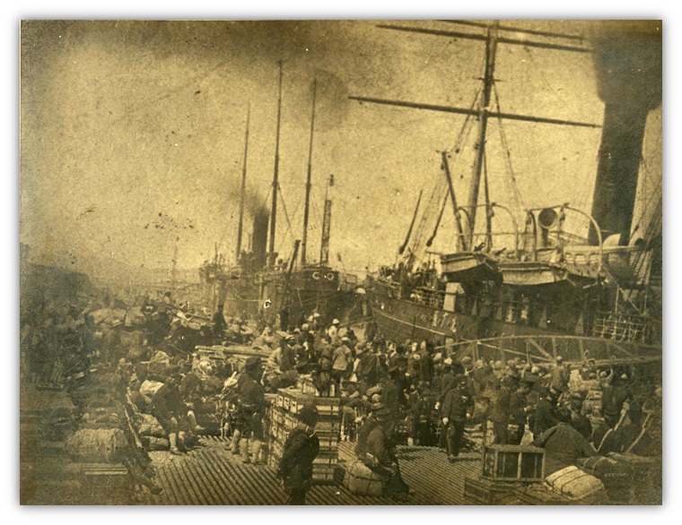 1895年近衛師團於旅順東港搭乘薩摩丸